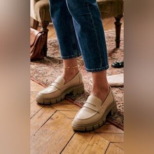 CUSHIONAIRE Chunky Platform Penny Loafers in Bone - Size 6.5